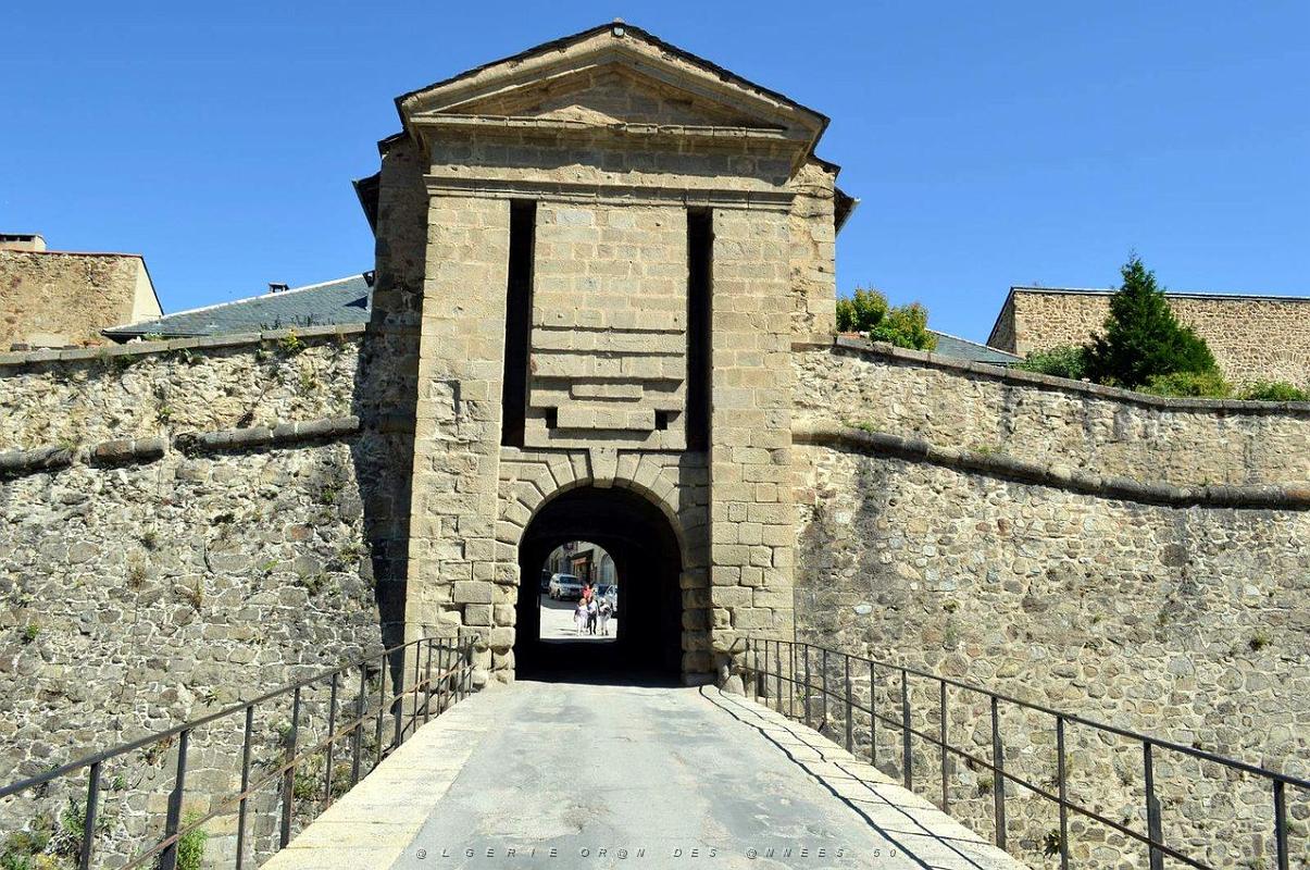 Mont Louis citadelle 032.jpg